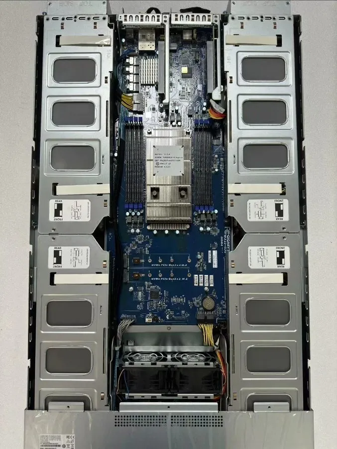 Сервер Gigabyte G292-Z20 2U 8x GPU Server 8x2.5"