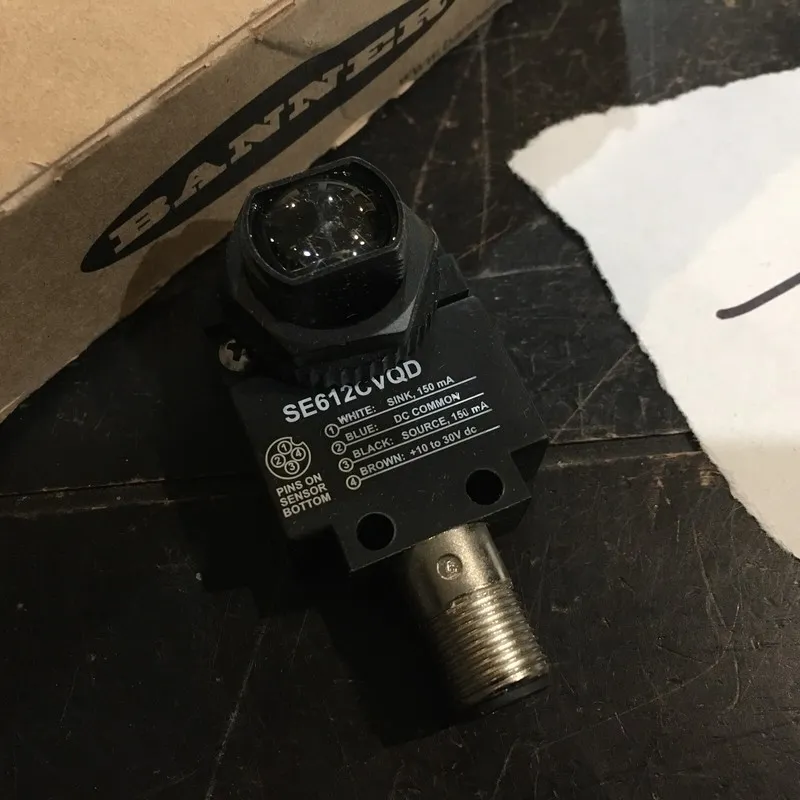 Фотоэлектрический датчик Banner SE612CVQD 10-30 VDC Photoelectric Scanner Sensor