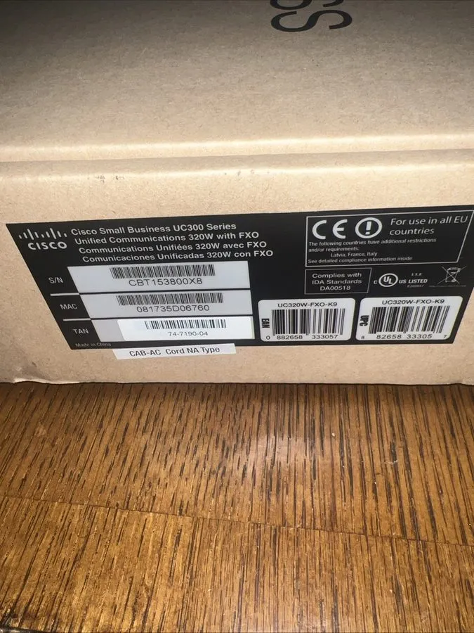 VoIP-шлюз Cisco UC320W-FXO-K9 Small Business Unified Communications system — фото лота 1