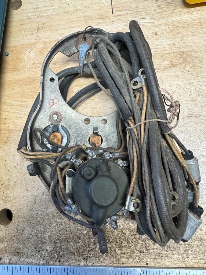 Коммутатор Harley 4501-42M WLA Dash Base w/ Keyed Switch Complete Harness — фото лота 1