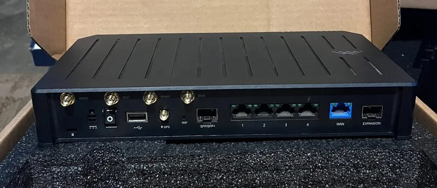 Маршрутизатор Cradlepoint E300-C18B Series Enterprise 5G Router E300