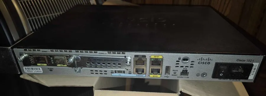 Маршрутизатор Cisco 1900 Series Model 1921 Gigabit Ethernet Service Router