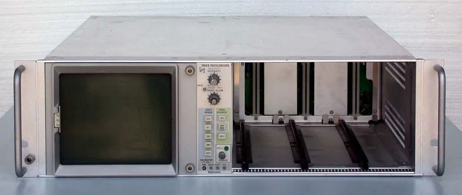 Осциллограф Tektronix 7603 100MHz Oscilloscope Mainframe No Plug-Ins