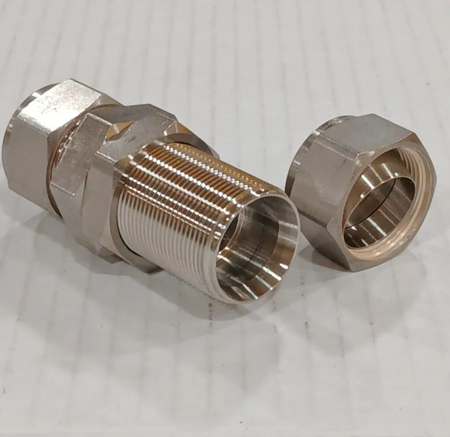 Фитинг Swagelok Stainless Steel Bulkhead Union Fitting 3/4" OD Tube SS-1210-61