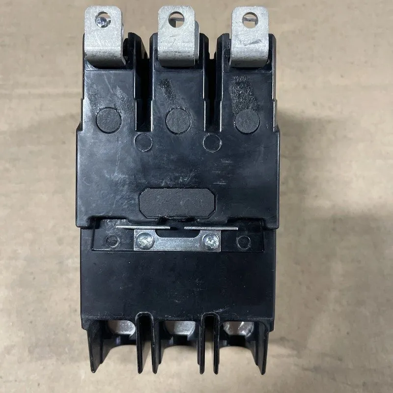 Автоматический выключатель TEYD3040B GE 40 Amp 480V 3 Pole Bolt On Circuit Break — фото лота 2