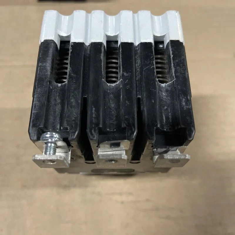 Автоматический выключатель TEYD3040B GE 40 Amp 480V 3 Pole Bolt On Circuit Break — фото лота 4