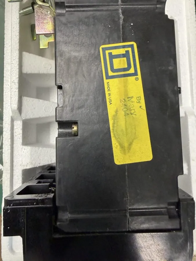 Автоматический выключатель Square D FC34030 30A 480V AC 3-Pole Circuit Breaker
