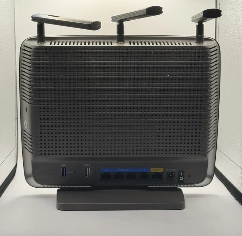 Маршрутизатор Linksys EA9200 Tri-Band AC3200 Gigabit Smart WiFi Router Modem