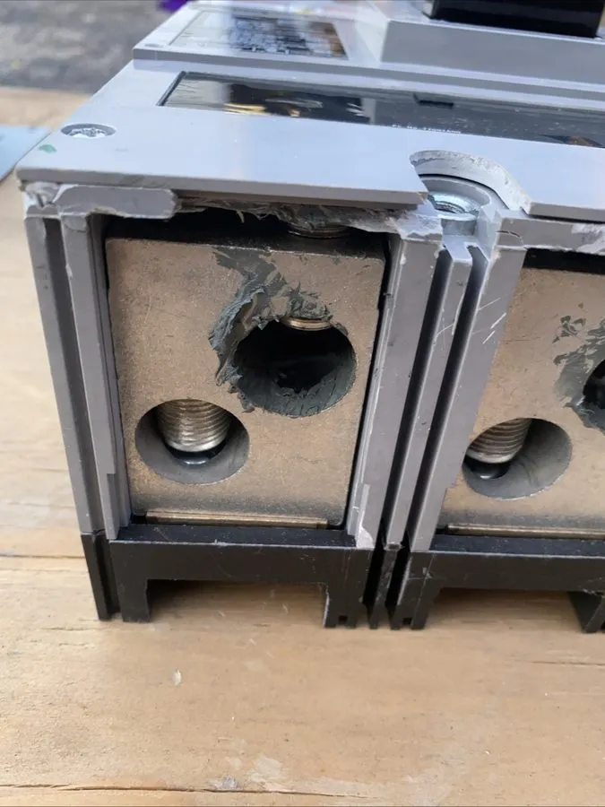 Автоматический выключатель Siemens lxd63s600a Sentron Series 600A 600V 3P Circui — фото лота 2