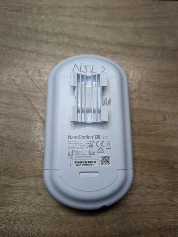 Точка доступа Wi-Fi Ubiquiti Networks NanoStation 5AC Loco NS-5ACL AirMax AC Wir — фото лота 1