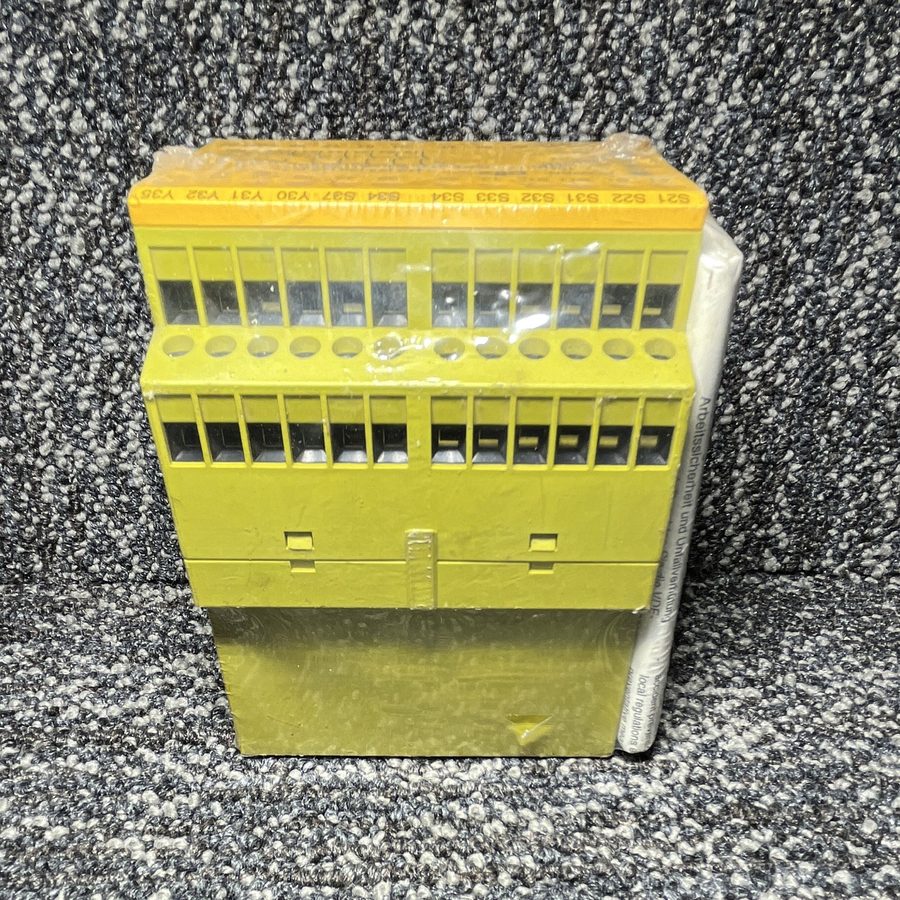 Реле безопасности Pilz PNOZ 11 Safety Relay 230-240VAC 24VDC 7n/o 1n/c MPN 77408 — фото лота 1