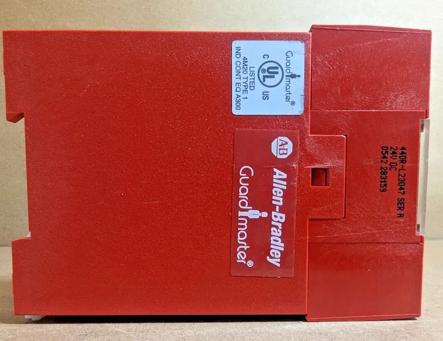 Реле безопасности Allen Bradley 440R-L23047 Ser A Relay Safety Guardmaster 24vdc