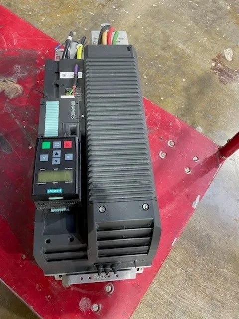 Частотный преобразователь SIEMENS SINAMICS 1P 6SL3210-1PC26-8UL0 — фото лота 1
