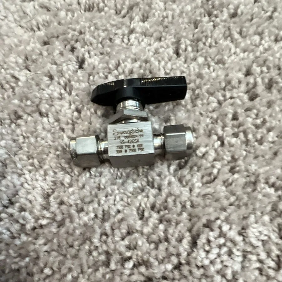 Клапан Swagelok SS-42CS4 Manual Ball Valve 1/4 in 316 Stainless Steel 2500 PSIG — фото лота 1