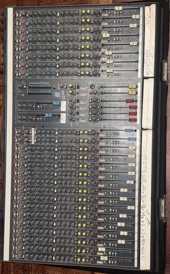 Микшерный пульт Allen & Heath GL2000 24 Channels Audio Mixing Console W/Case — фото лота 1