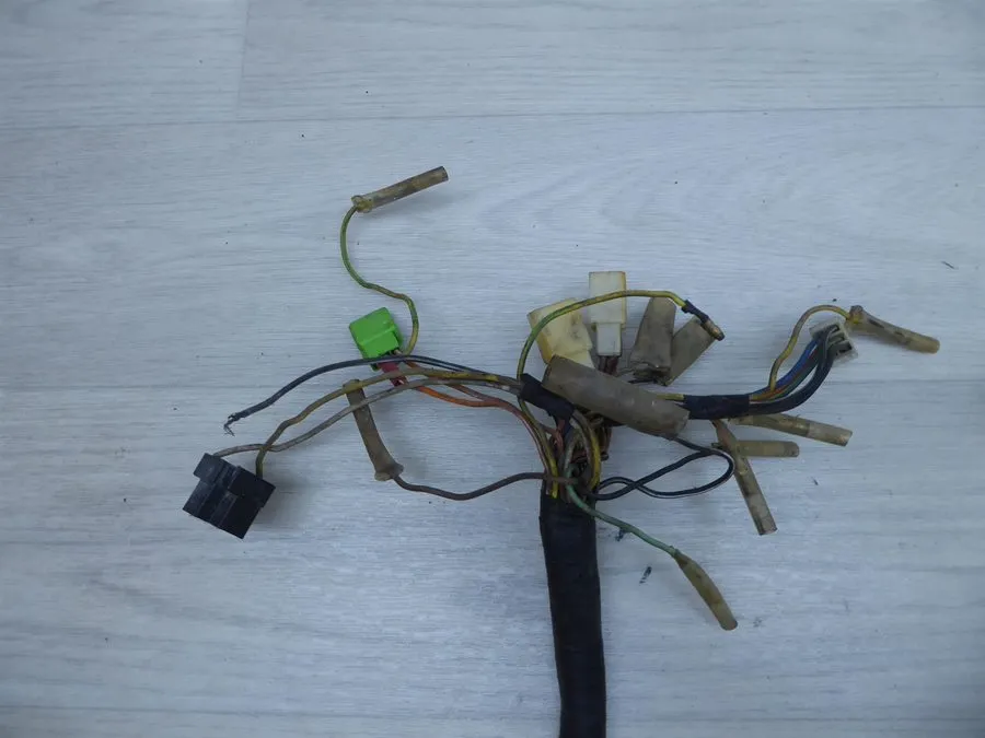 Коммутатор 1981 Suzuki GS750E S12213. wire harness