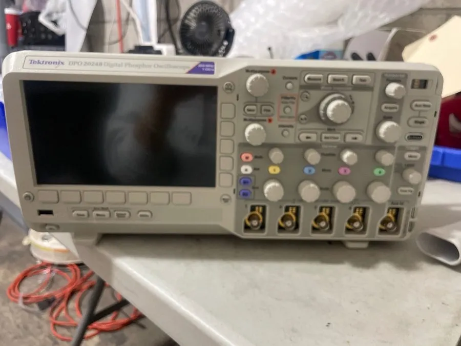 Осциллограф Tektronix DPO2024B, 200MHZ,4Ch, 1GS/s Oscilloscope