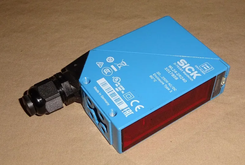 Фотоэлектрический датчик Sick WL24-2R240 Photoelectric Sensor 1017858