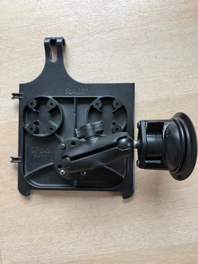 Вакуумная присоска RAM Mount EZ-Roll’r iPad Pro 11” Suction Cup Mount RAM-B-166- — фото лота 1