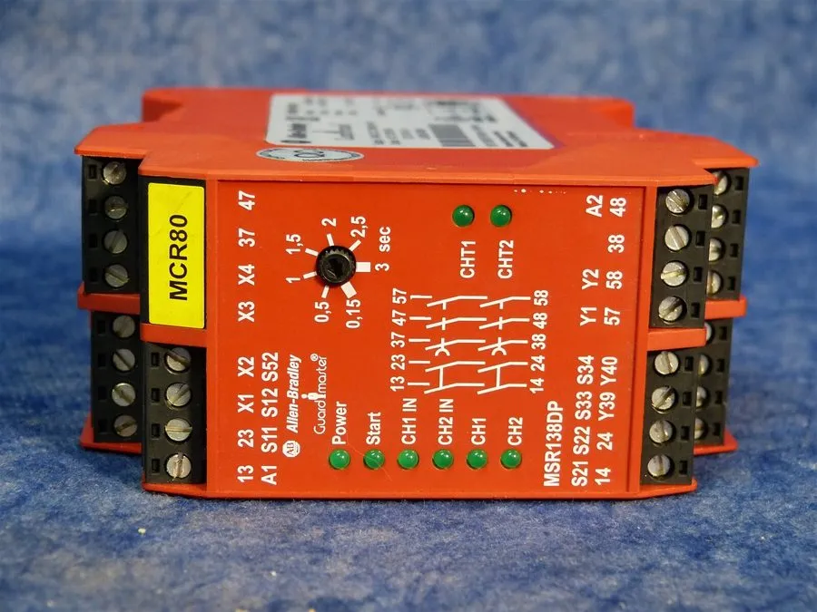 Реле безопасности Allen-Bradley MSR138DP Ser. B Safety Relay (G34)