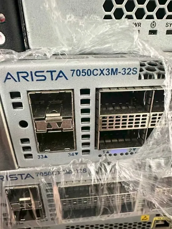 Коммутатор Arista DCS-7050CX3M-32S-F 32x 100GbE QSFP 2x SFP+ Data Center Switch
