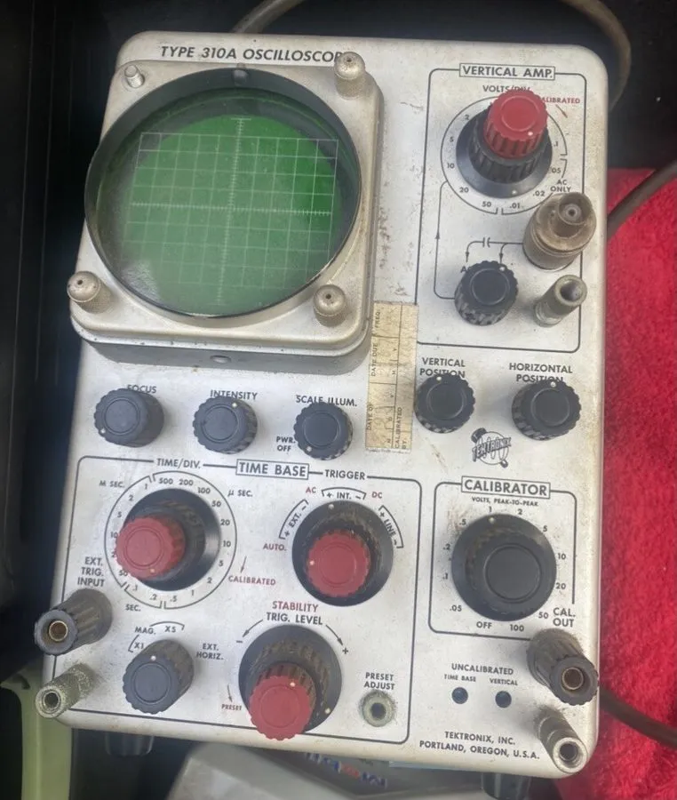Осциллограф Vintage Oscilloscope Tektronix Type 310A Garage Art