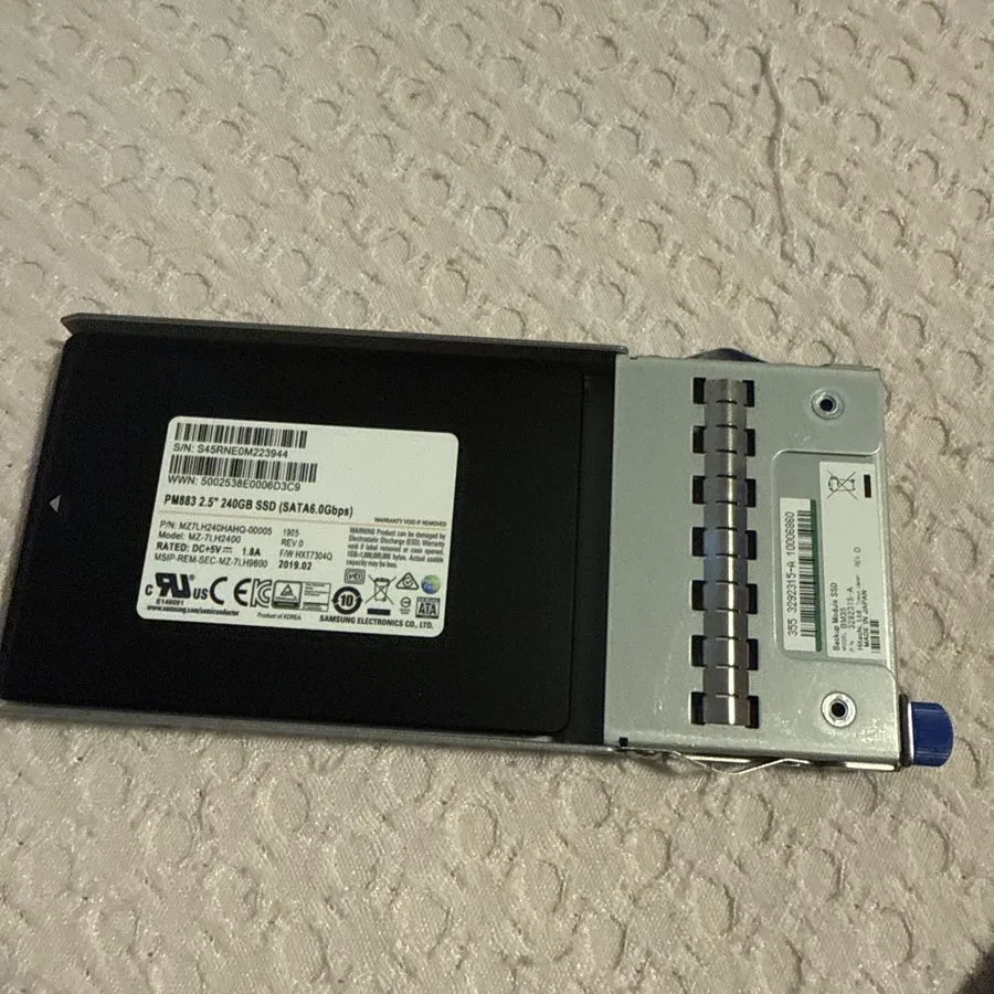 SSD-накопитель Samsung PM883 240GB SATA 6Gb/s 2.5 in Enterprise SSD MZ7LH240HAHQ