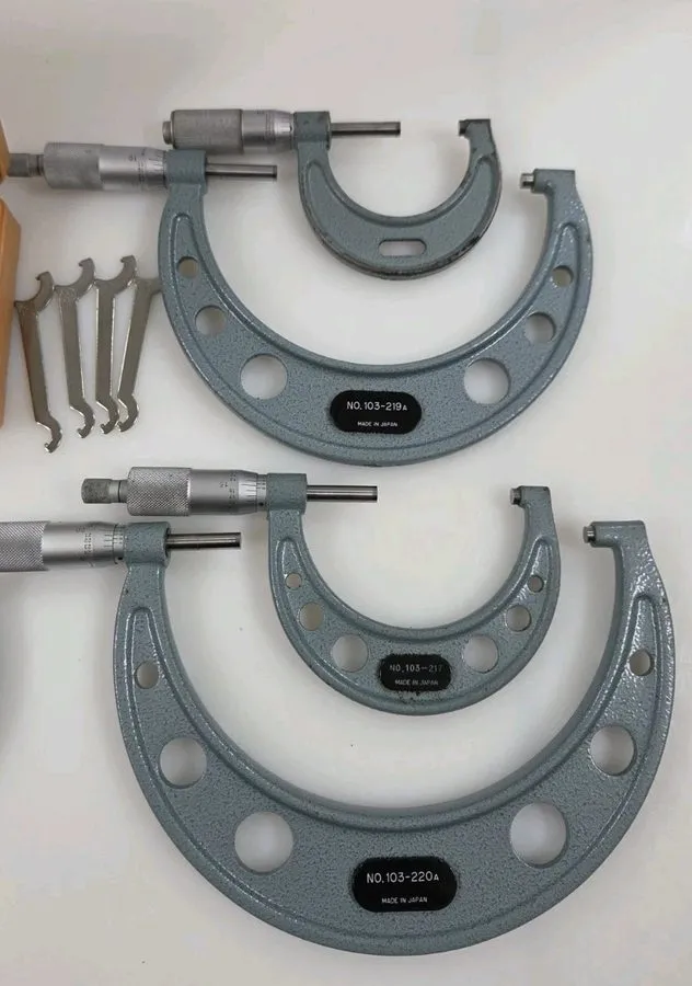 Микрометр Mitutoyo 103-907 Micrometer Set 0-6" W/Case & Standards《Smooth》Priced  — фото лота 2
