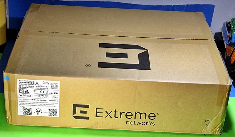 Коммутатор 5420M-48W-4YE Extreme Networks 48 Port 802.3bt 90W PoE Switch 2x Powe