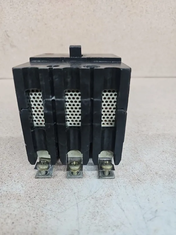 Автоматический выключатель GE TEY340 40A 3-Pole Circuit Breaker 480V AC Trip Ind — фото лота 3