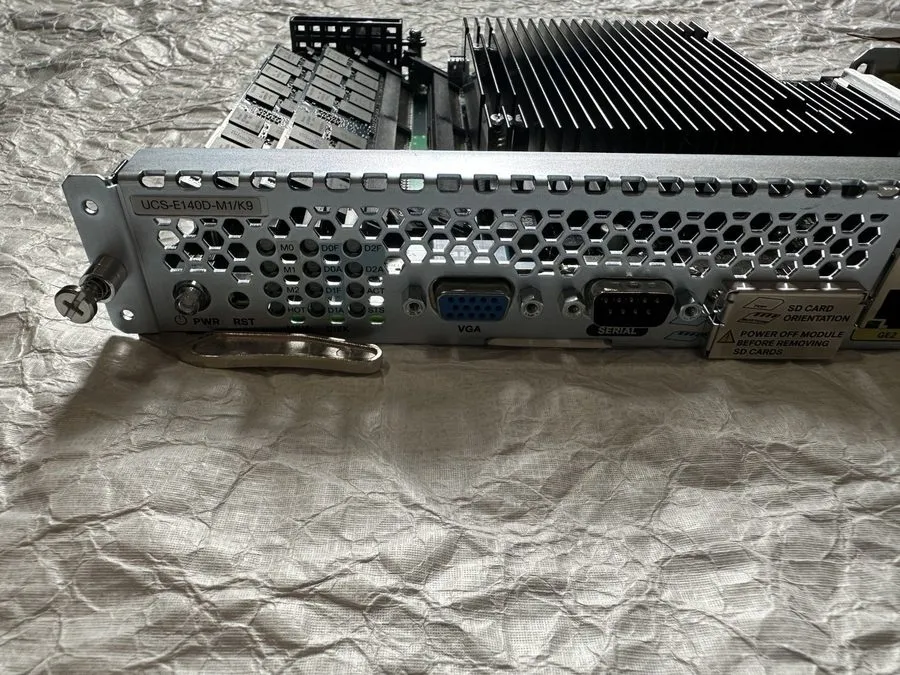 Жёсткий диск Cisco UCS-E140D-M1/K9 Server Blade 3x 1TB HDD / 32GB DDR3 FROM CISC — фото лота 2