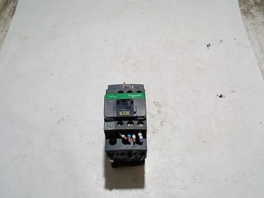 Контактор Schneider Electric TeSys LC1D32 BD 24V DC Contactor (J3B)