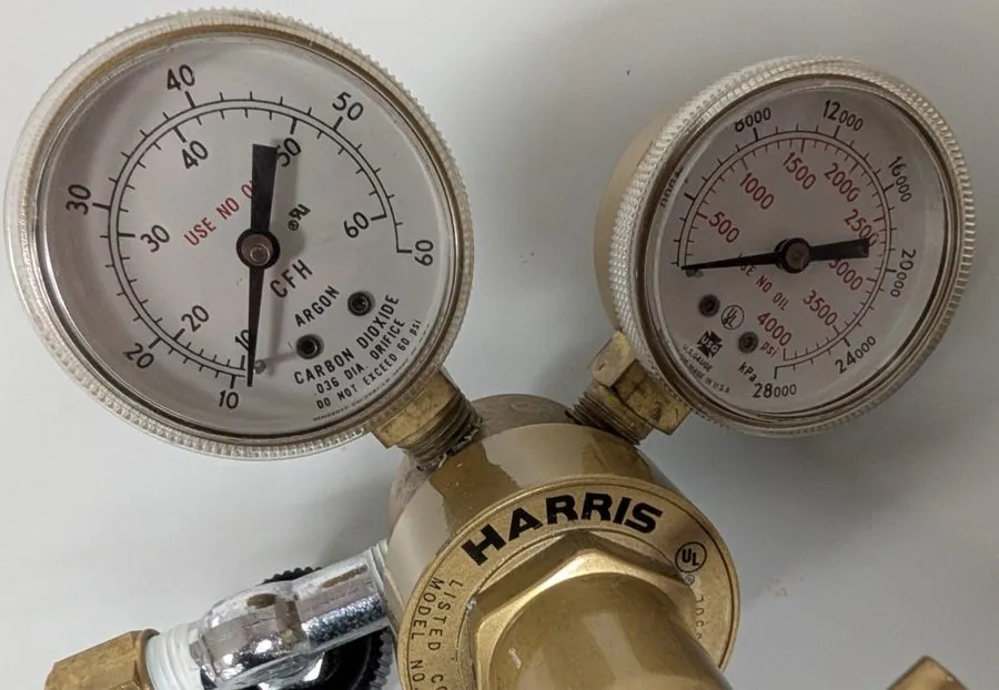 Трубопроводная арматура HARRIS MODEL 301-AR/CD60 COMPRESSED GAS REGULATOR W/ GAU — фото лота 1