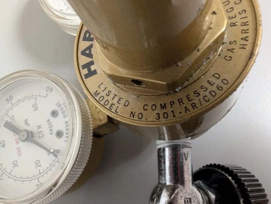 Трубопроводная арматура HARRIS MODEL 301-AR/CD60 COMPRESSED GAS REGULATOR W/ GAU — фото лота 2