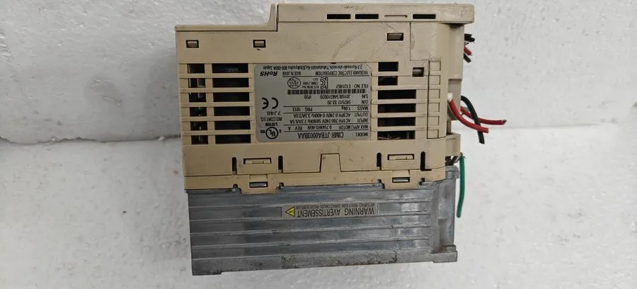 Привод Yaskawa J1000 series CIMR-JTBA0003BAA 200V-220V 0.75KW/0.4KW — фото лота 1
