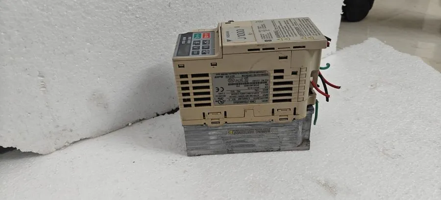 Привод Yaskawa J1000 series CIMR-JTBA0003BAA 200V-220V 0.75KW/0.4KW — фото лота 2