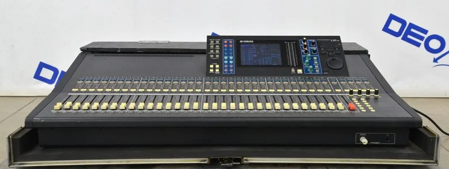 Микшерный пульт Yamaha LS9-32 32-Input Digital Mixing Console CG01VLQ