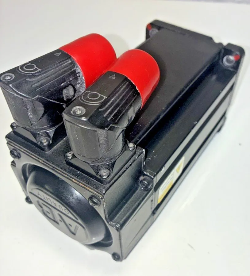 Серводвигатель Allen-Bradley Kinetix AC Servo Motor MPL-B330P-MJ72AA 460V 1.8kW
