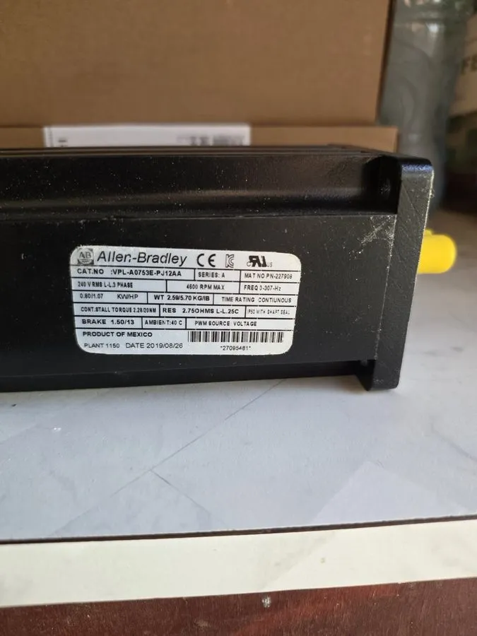 Серводвигатель Allen Bradley VPL-A0753E-PJ12AA Series A Kinetix VP Servo Motor — фото лота 1