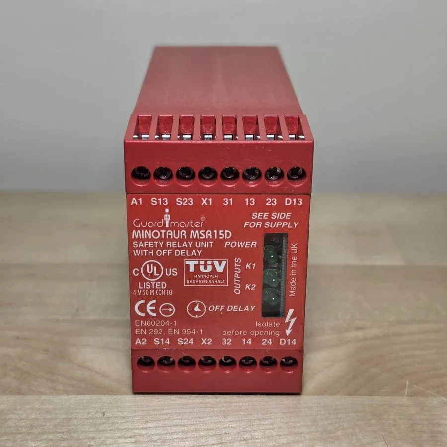 Реле безопасности Allen Bradley MSR15D Safety Relay 440R-M23048 24V AC DC