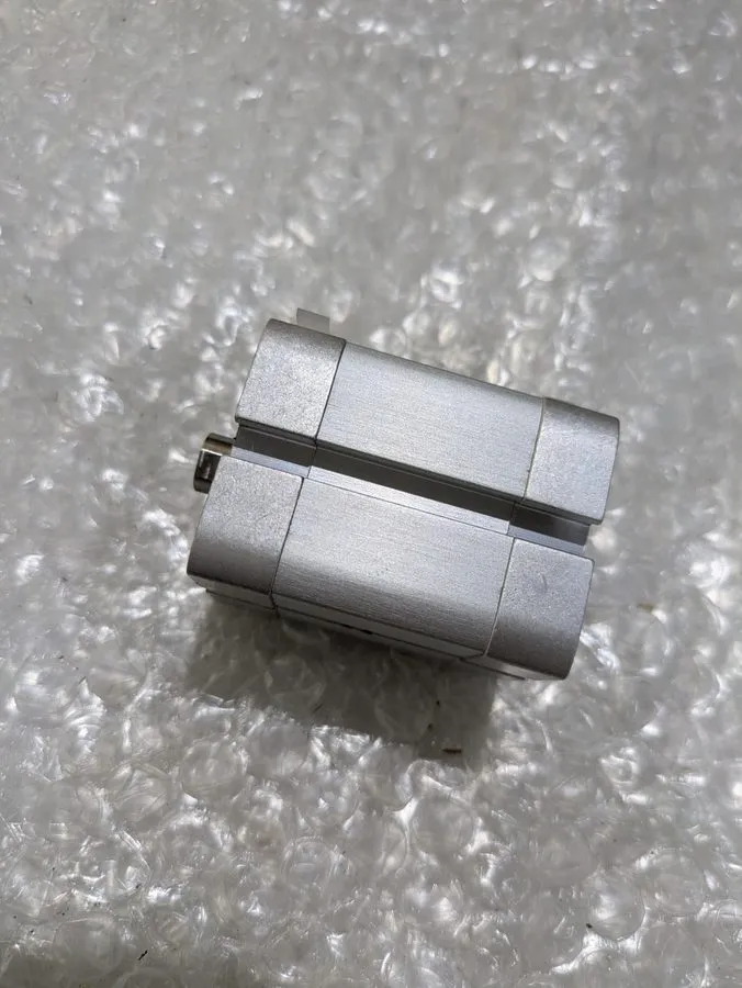 Пневмоцилиндр Festo ADN-25-15-I-P-A 536261 Compact Pneumatic Cylinder 25mm Bore 