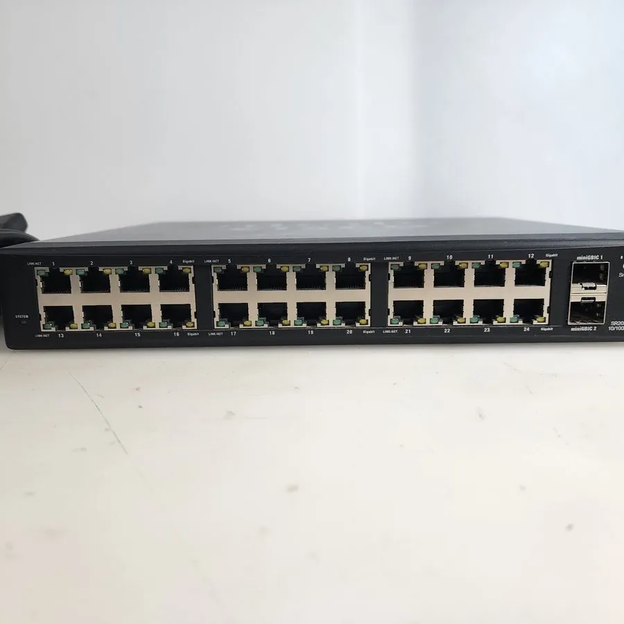 Коммутатор Cisco Small Bussiness 24 Port 10/100/1000 Switch SR2024C — фото лота 2
