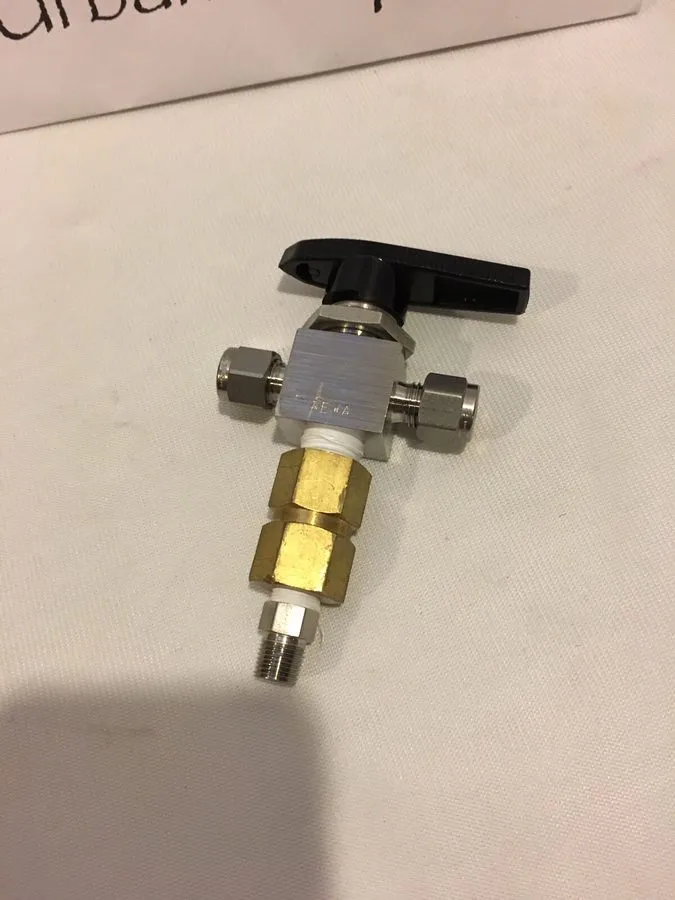 Клапан Whitey / Swagelok Stainless 3 way ball valve, SS-43XS4-S4-M4