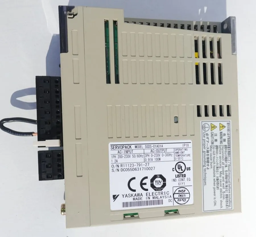 Сервопривод Yaskawa 100W Servopack SGDS-01A01A AC Servo Drive