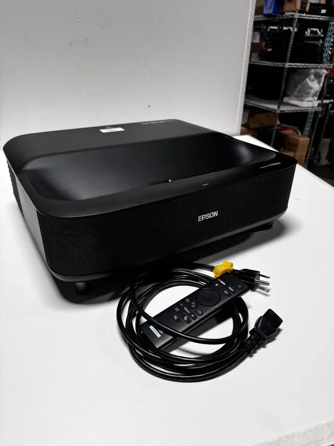 Проектор Epson EpiqVision Ultra LS300 Smart Streaming 1080p (FHD) 3LCD Laser Pro