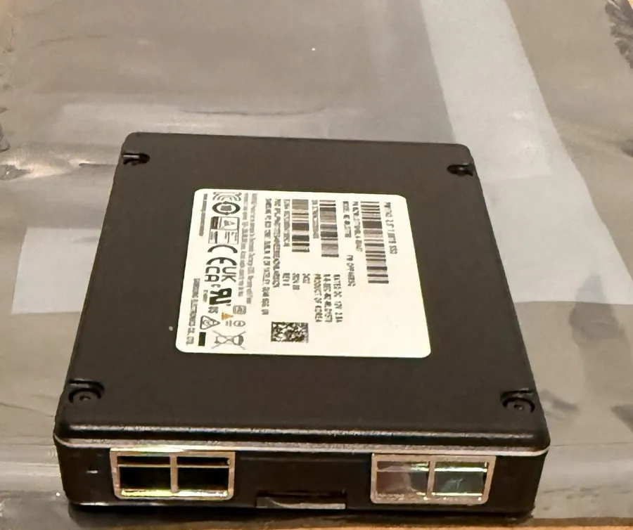 Сервер Samsung PM1743 (MZ-WLO7T60) 7.68TB 2.5in NVMe PCIe Internal Server SSD — фото лота 1