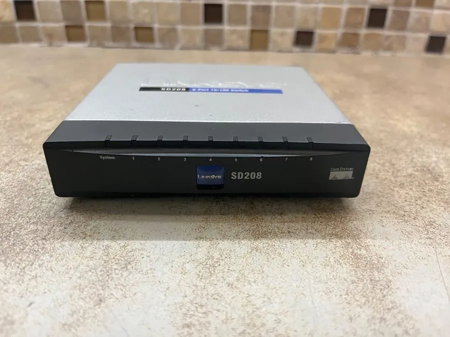 Коммутатор Cisco SD208 8 Port 10/100 Unmanaged Desktop Switch, v1.2, 100389