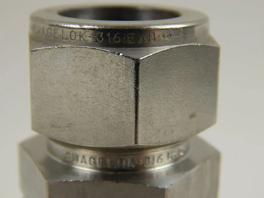 Фитинг Swagelok Stainless Steel Bulkhead Union Fitting 3/4" OD Tube SS-1210-61