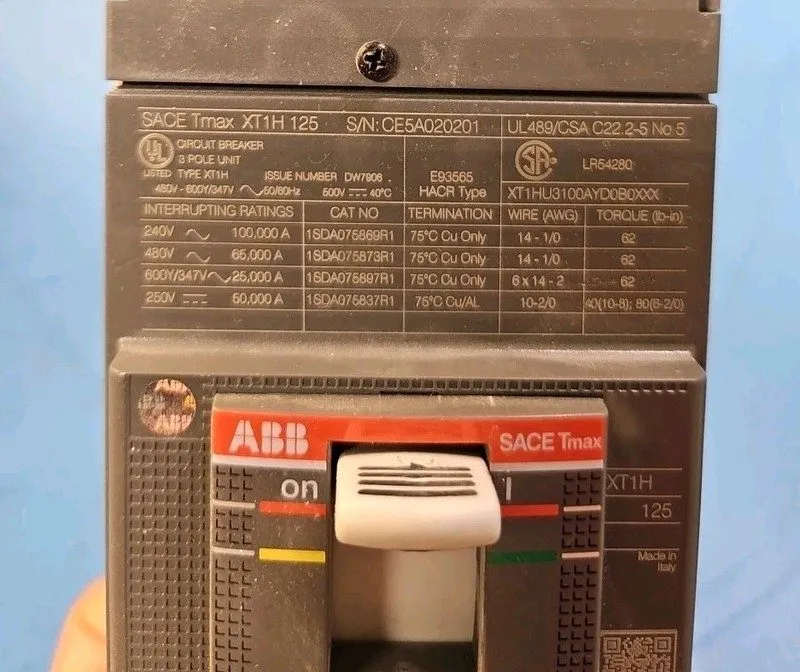 Автоматический выключатель ABB XT1HU3100AYD0B0XXX 100A 480V 3Pole SACE TMAX XT1H — фото лота 1