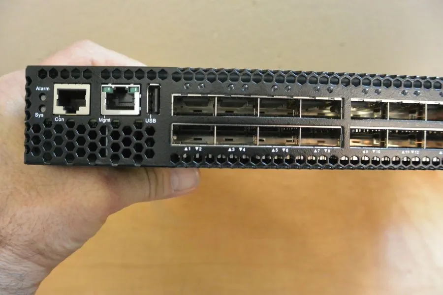 Коммутатор EDGE-CORE 6700-32X-0-AC-F 32 QSFP 32x40GB / 104x10GB 40GBE ETHERNET S — фото лота 1